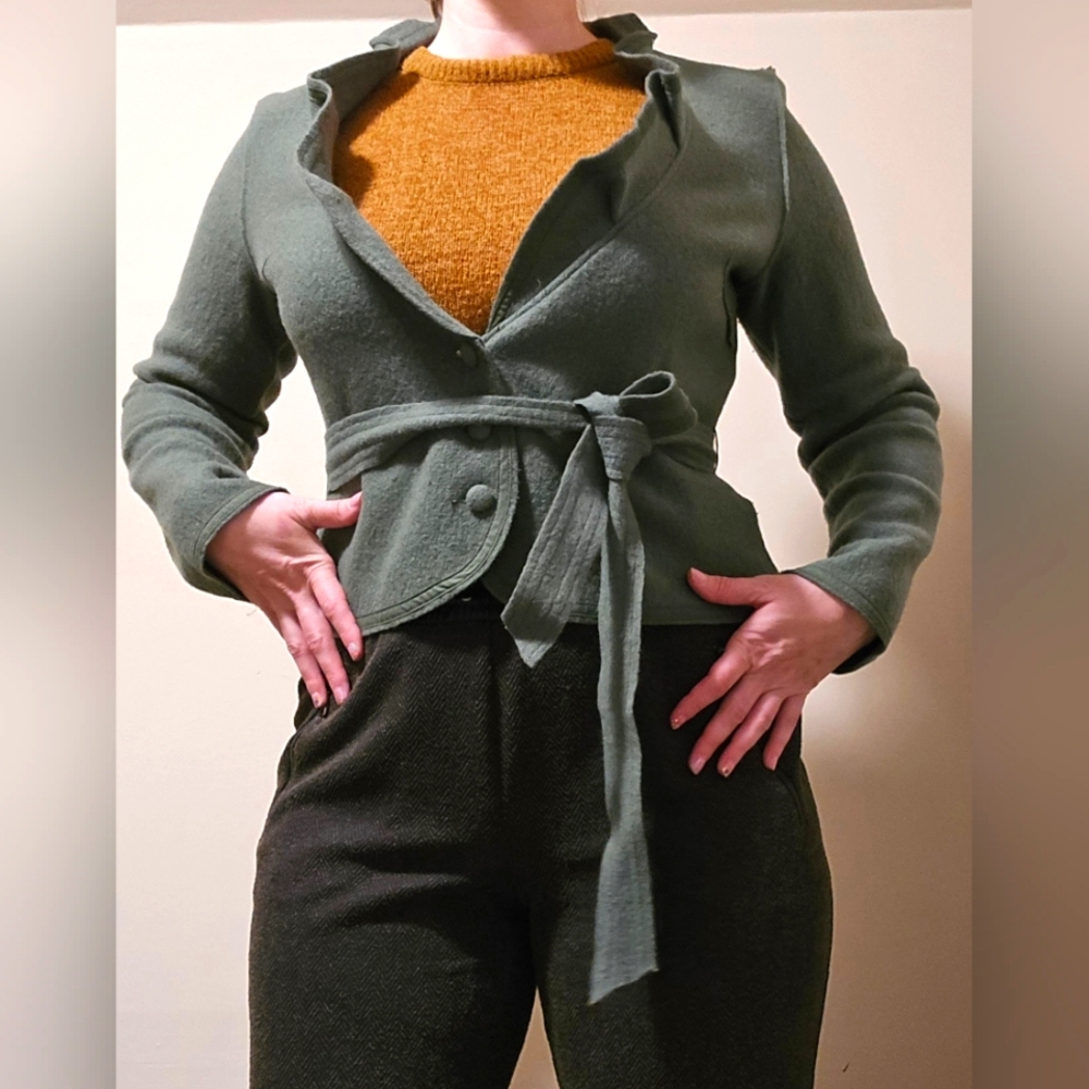 Tristan & Isuet. 100% Lanewool blazer. Forest green. Size Large